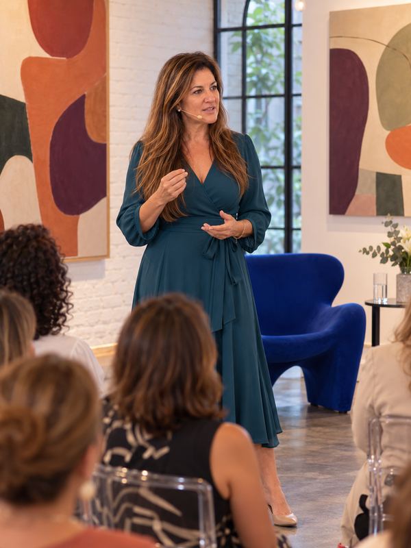 Vivi Brunelli conduzindo um encontro