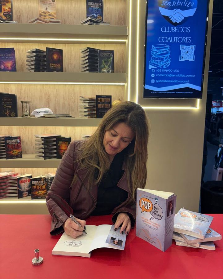 Vivi Brunelli na sessão de autógrafos