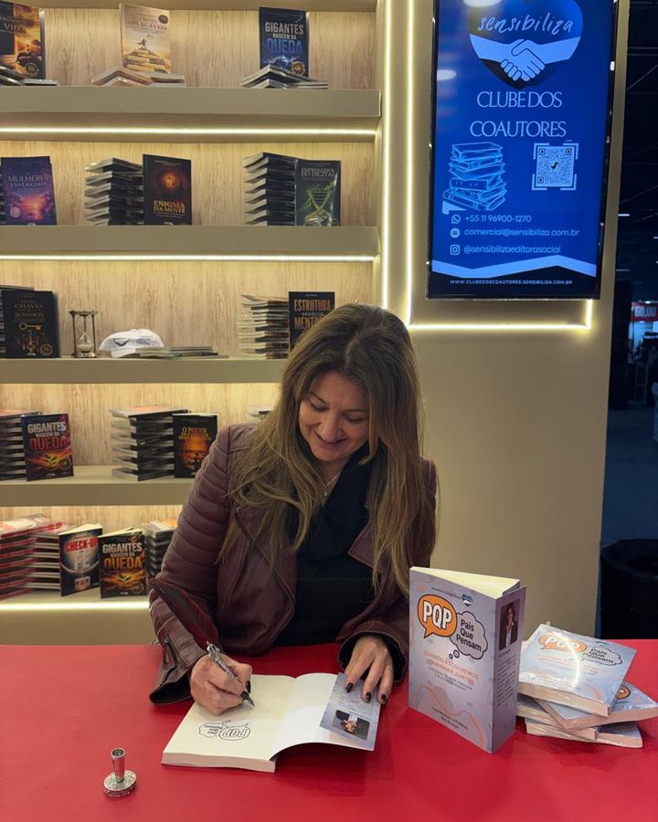 Vivi Brunelli autografando o livro Pais que Pensam